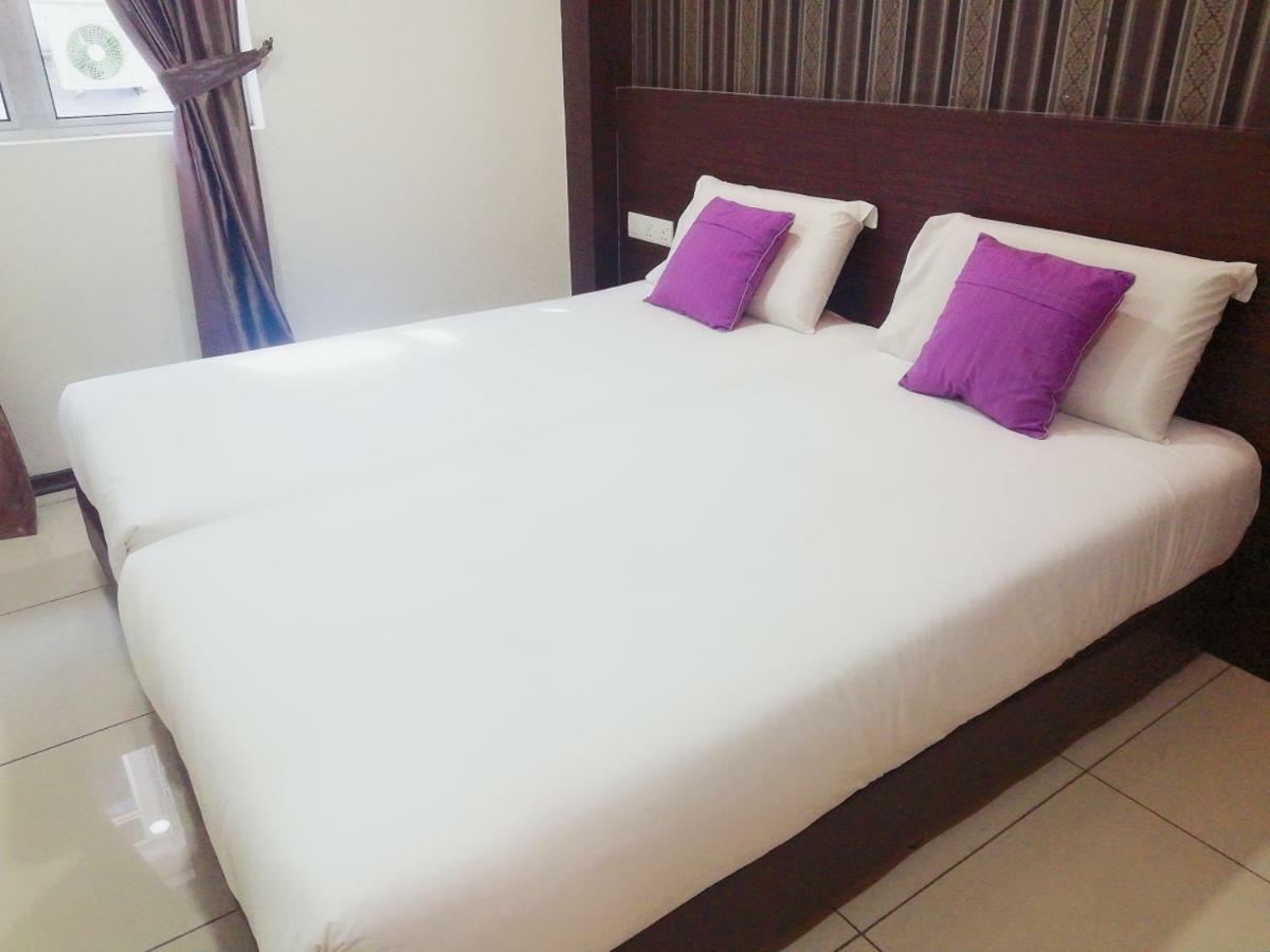 Remember Hotel Bukit Gambir Exterior photo